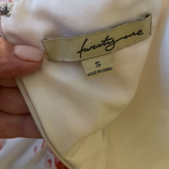 Twenty One Size Small pink floral strapless dress with bubble hemline - Picture 4 of 9